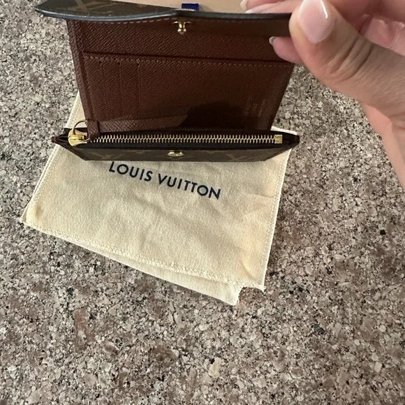 Louis Vuitton Victorine Wallet - Picture 5 of 11